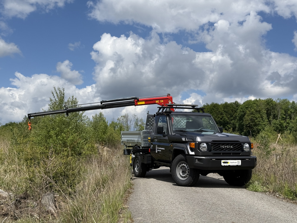 toyota-land-cruiser-79-nove-s-hydraulickym-nakladacim-jerabem