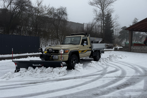 toyota_landcruiser_pluh