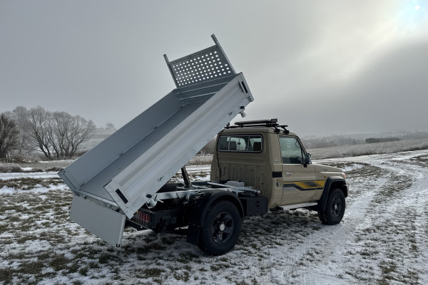 sklapec_landcruiser_tomitrcuk