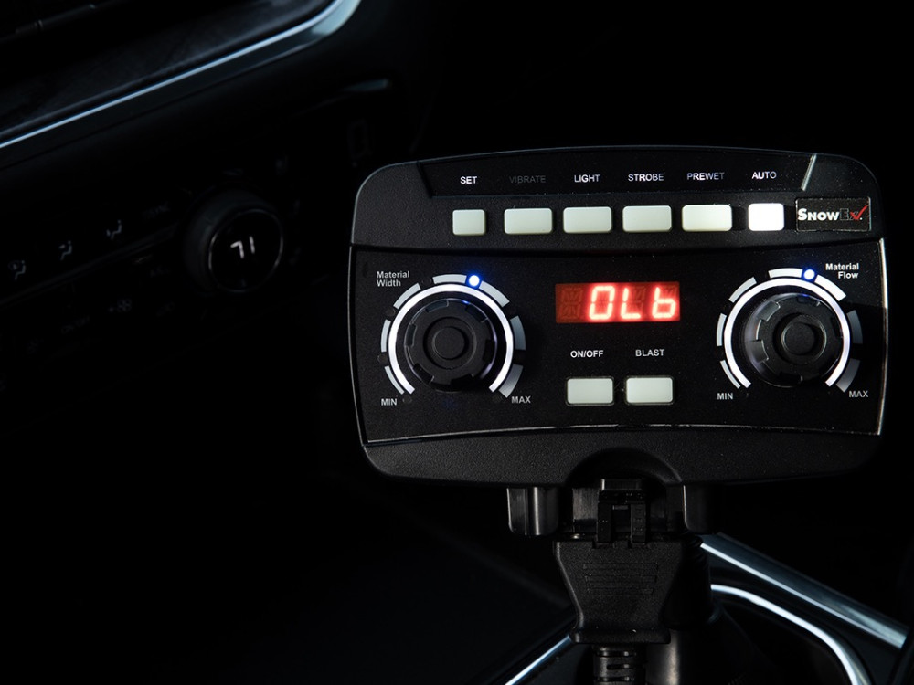 automatizovane-davkovani-sypacu-snowex-presny-posyp-bez-plytvani