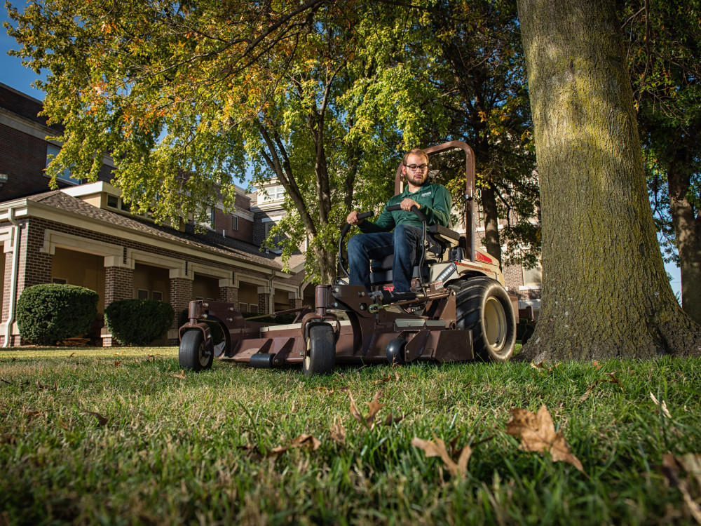 podle-ceho-vybrat-profi-sekacku-velikost-vykon-a-dlouhodoba-investice